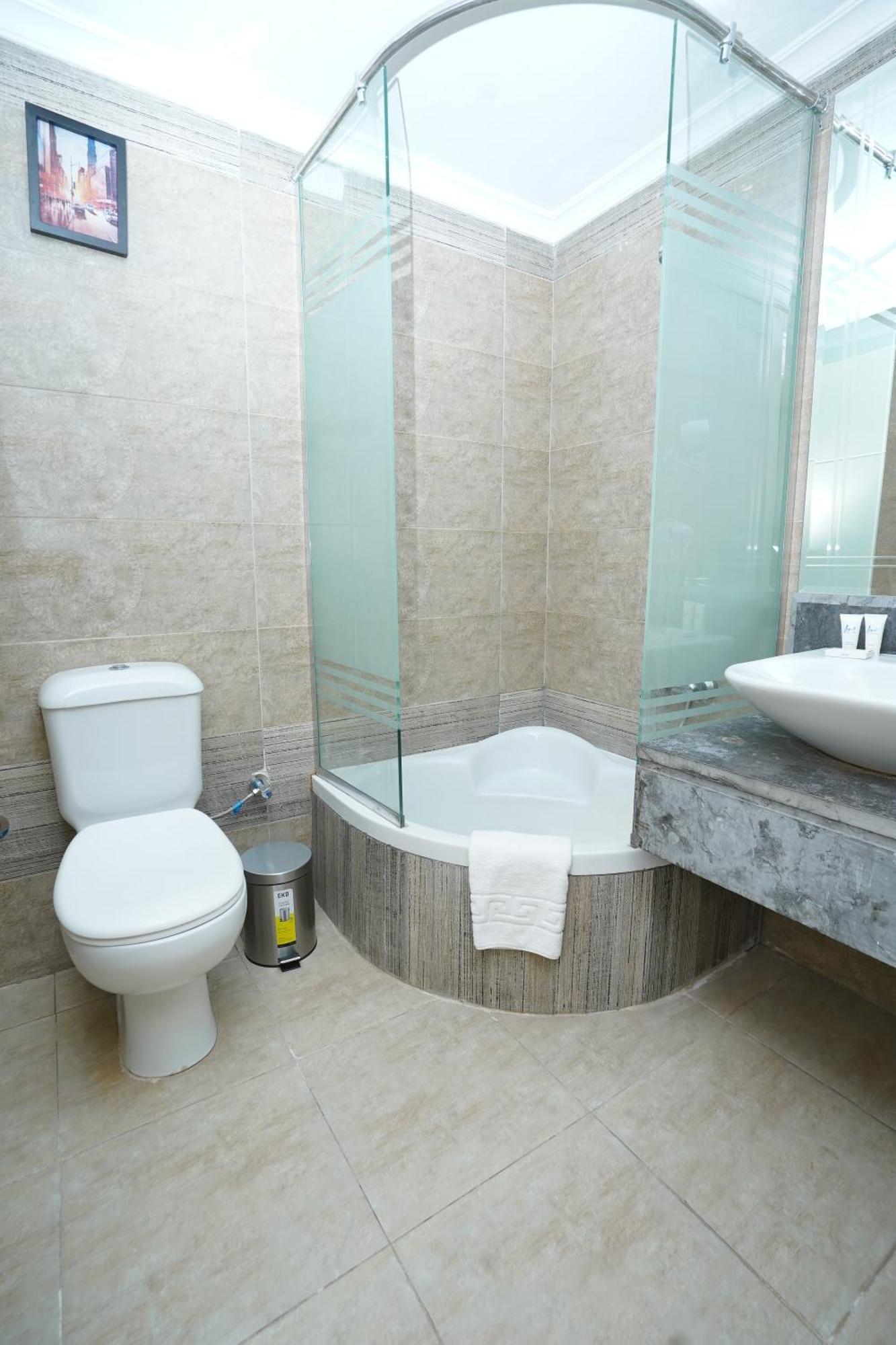 Al Fanar Azur Hotel Suwhaj 外观 照片
